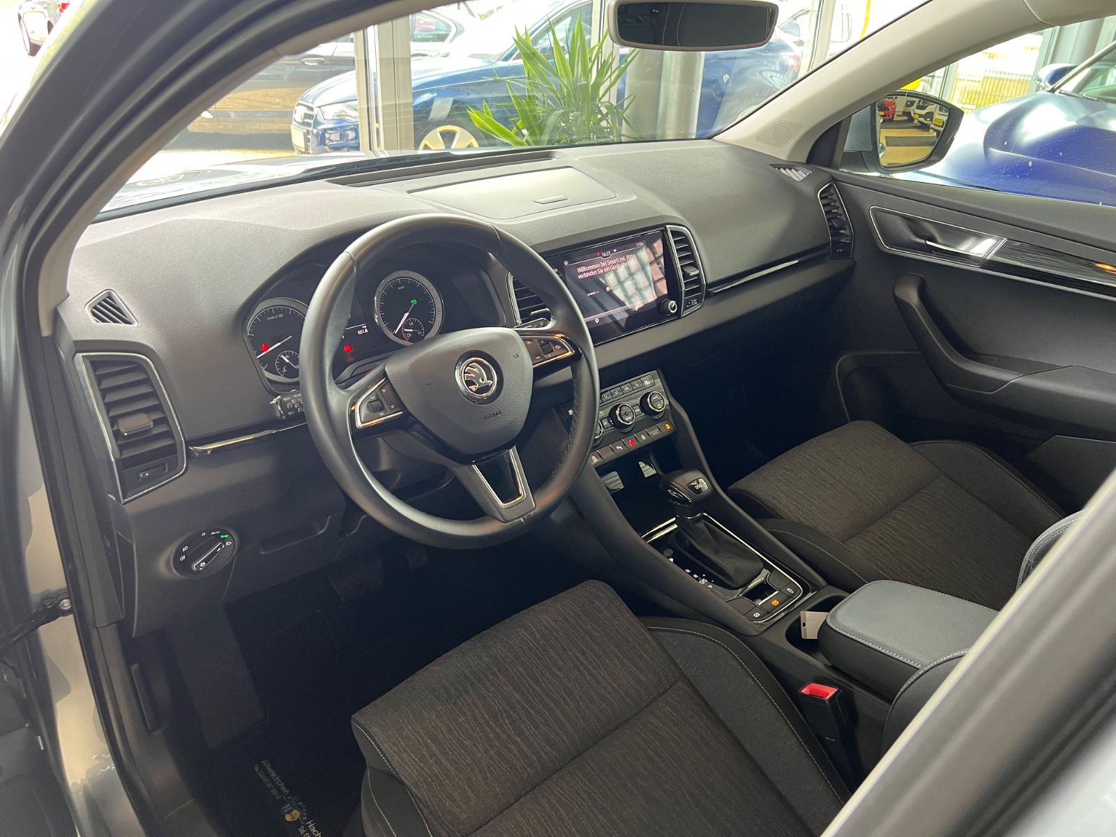 Fahrzeugabbildung SKODA Karoq Style 1.5 DSG *NAVI*KAMERA*CAR-PLAY*AHK*