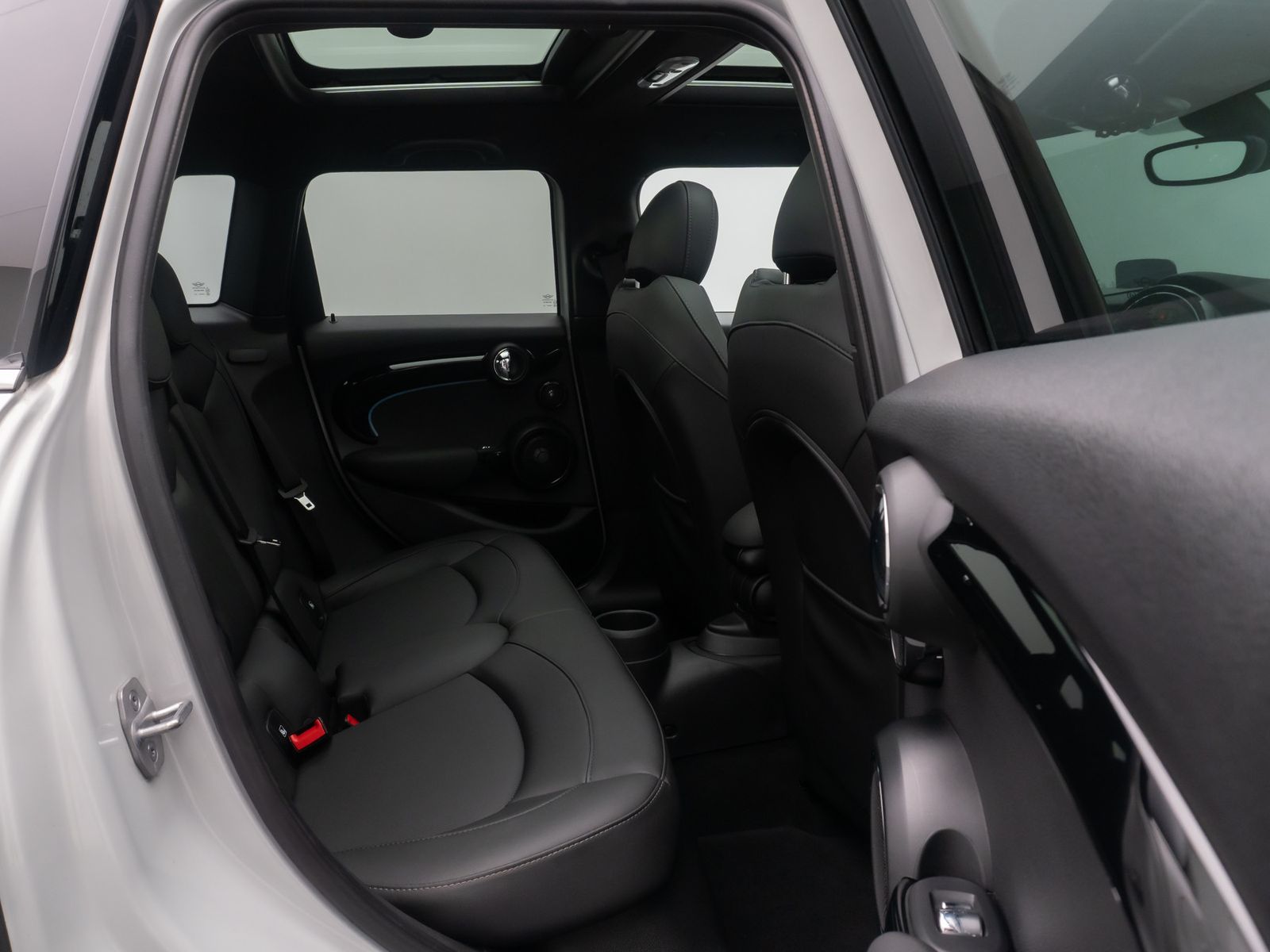 Fahrzeugabbildung MINI COOPER Panorama Kamera HUD H/K DAB Komfort Voll