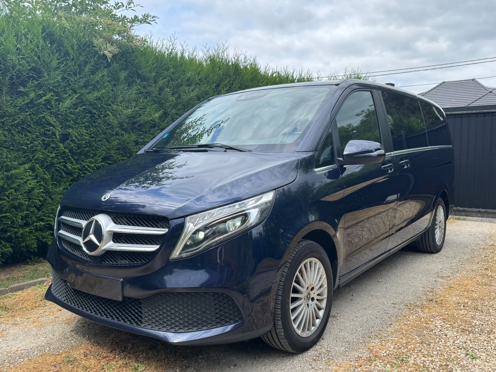 Mercedes-Benz V 220d AVANTGARDE Lang***21.000 Netto***5 Places
