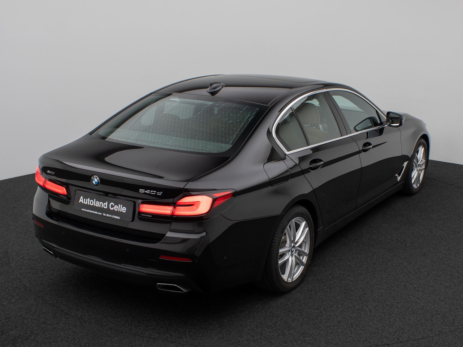 Fahrzeugabbildung BMW 540d xD Kamera Glasdach Laser HUD DAB H/K AHK