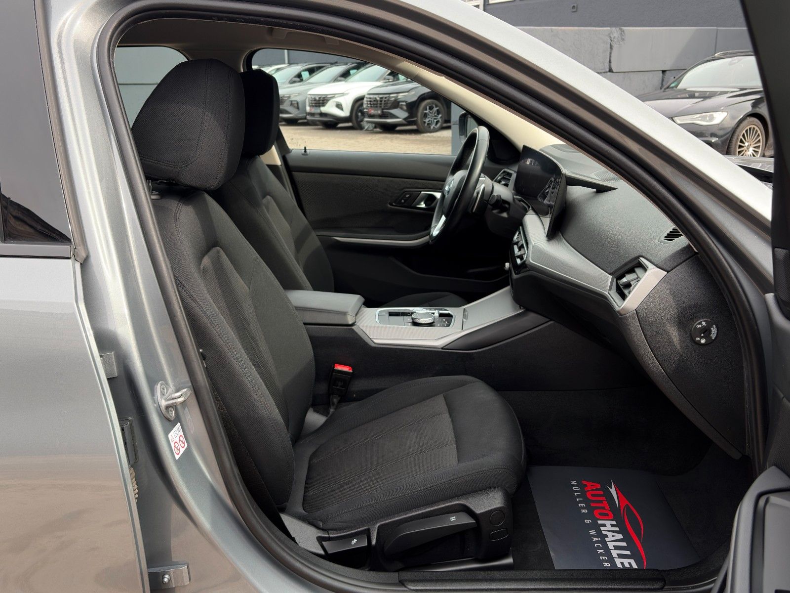 Fahrzeugabbildung BMW 330e Touring ACC HuD HiFi CAM 3Z-Klima CarPlay