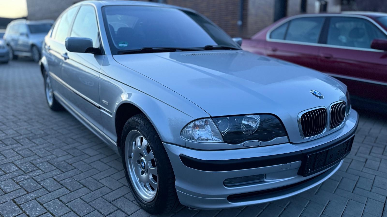 BMW 325xi,Klimaautom.Xenon,PDC,CD,E-SitzeLM