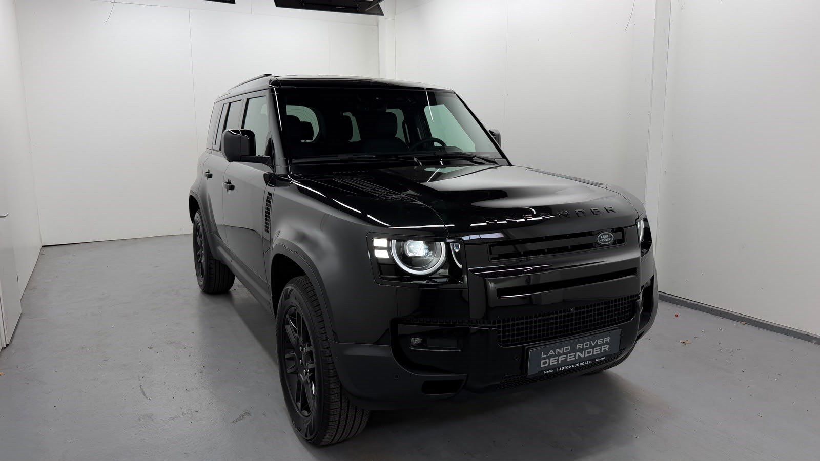 LAND ROVER Defender 110 D200 S Black AHK 19-Zoll – Bild 5
