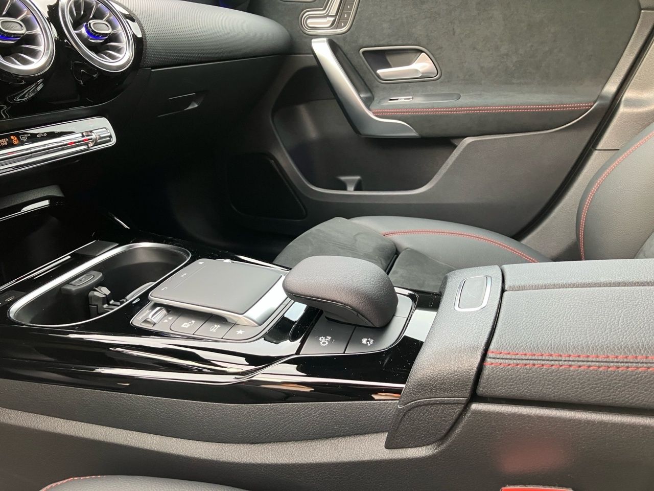 Fahrzeugabbildung Mercedes-Benz AMG A 45 S 4M+ AEROD+NIGHT+MEMO+360+MULTIB+TOTW