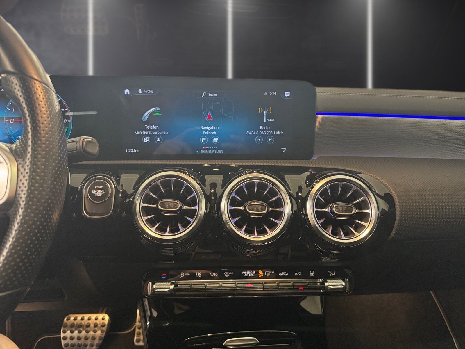 Fahrzeugabbildung Mercedes-Benz A 250 e AMG*DISTRONIC*MULTIBEAM*AHK*Pano-Dach