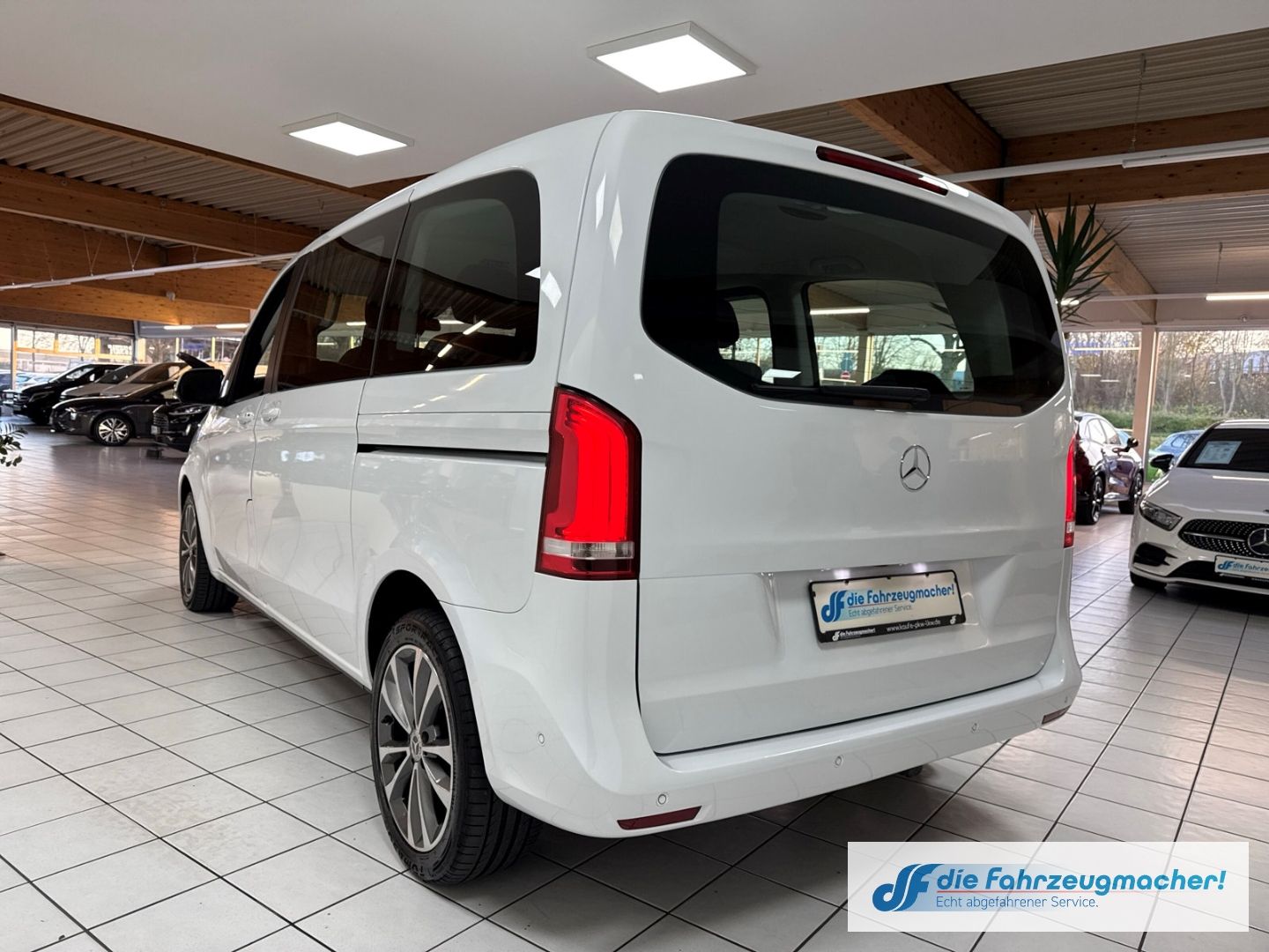 Fahrzeugabbildung Mercedes-Benz V 250 d kompakt LED Blendfreies Fernl. Kurvenlic