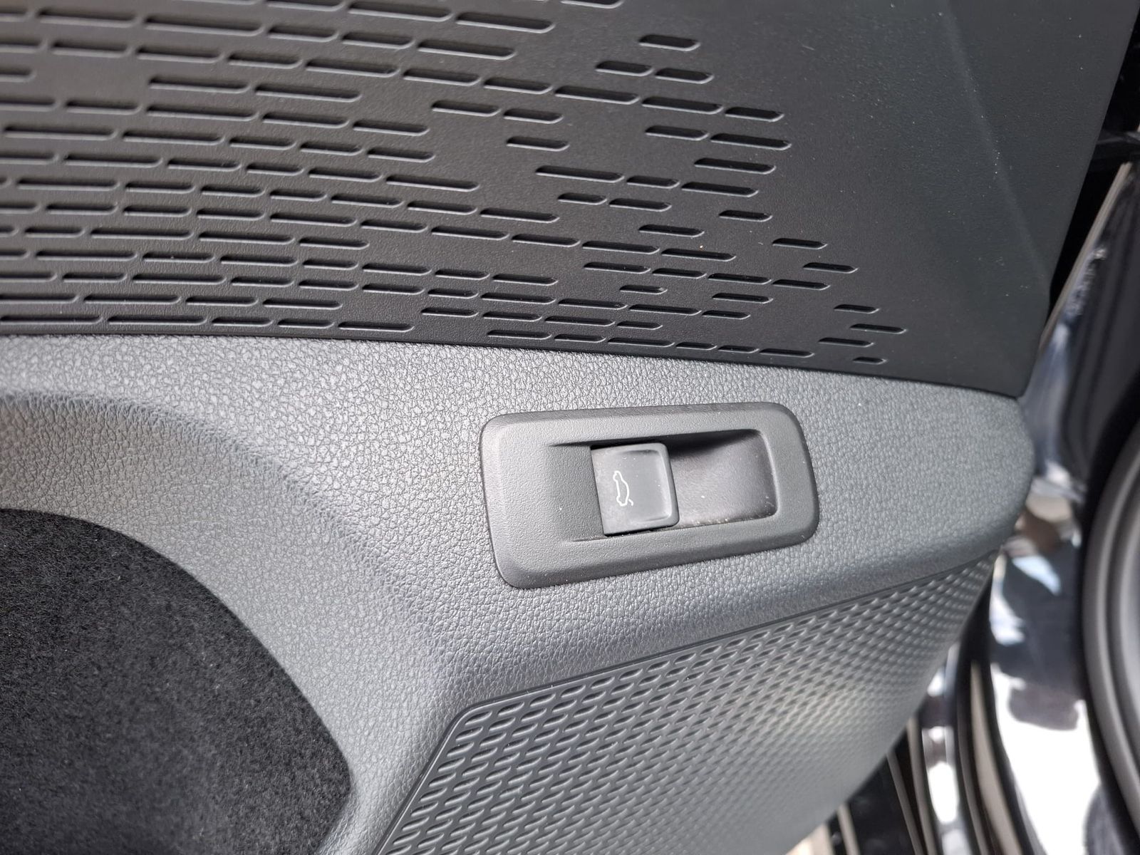 Fahrzeugabbildung SKODA Octavia 1.5 DSG Sportline PANO*MATRIX*AHK*5J.GAR