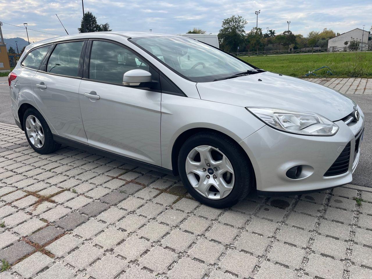 Ford Focus 2014 — вигляд ззаду