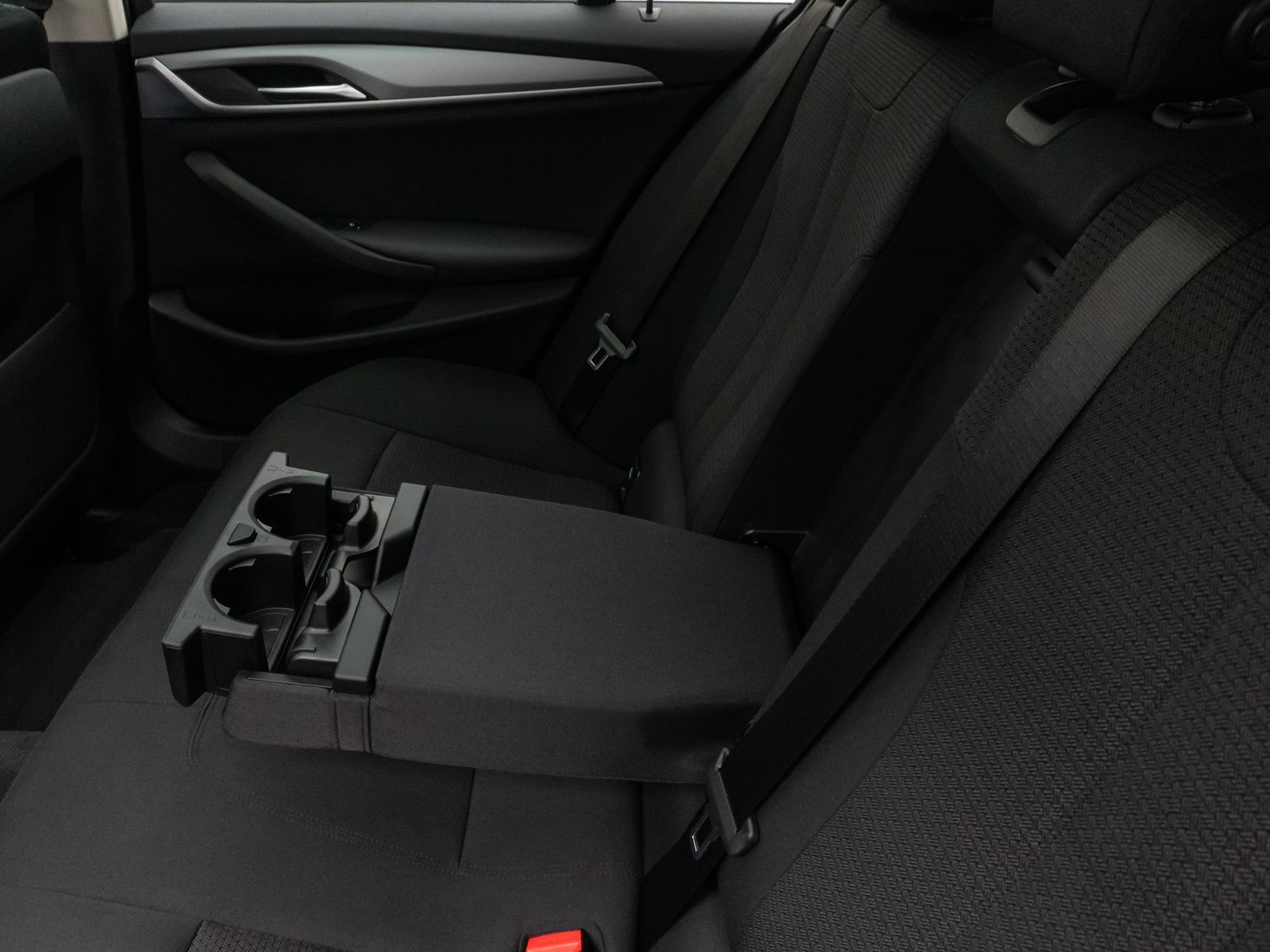 Fahrzeugabbildung BMW 530e xD Panorama DAB CockPitPro Alarm PDC 19Zoll