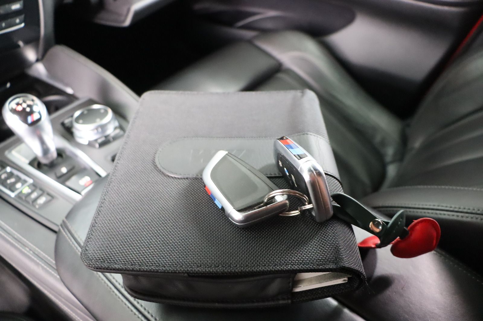 Fahrzeugabbildung BMW X6 M * HUD * LEDER * 360° Kamera