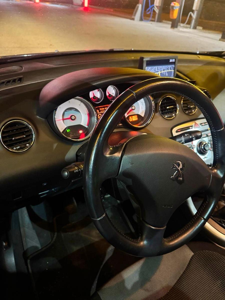 Peugeot 308 2012 — engine 150 HP (110kW)