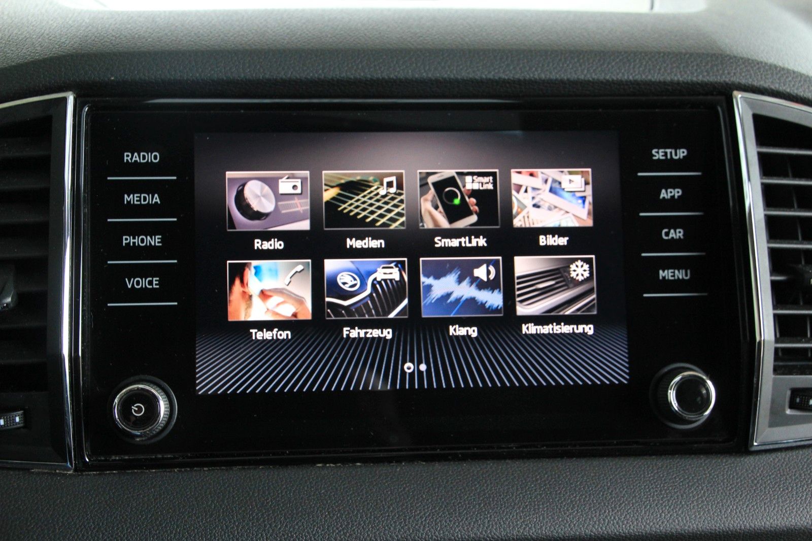 Fahrzeugabbildung SKODA Karoq Style