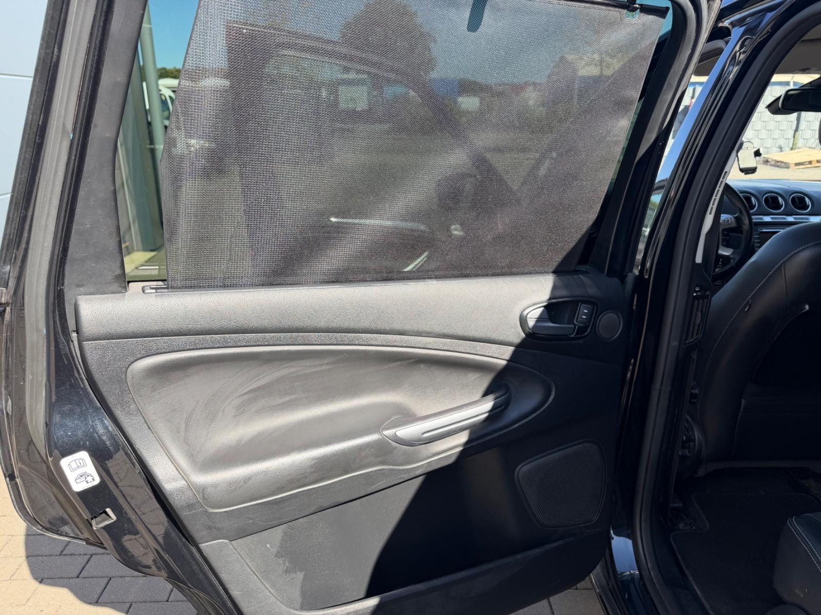 Ford Galaxy 2012 — photo 11