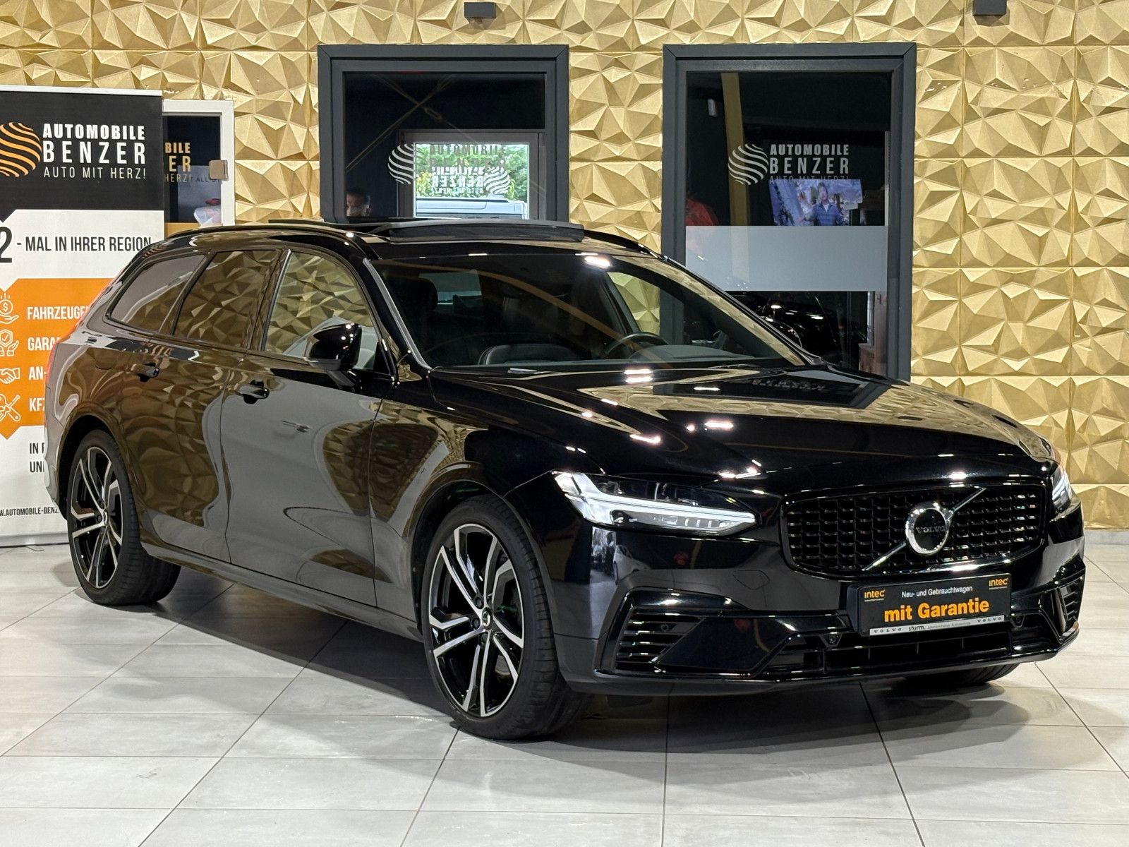 Fahrzeugabbildung Volvo V90 Kombi R Design Recharge Plug-In Hybrid AWD/