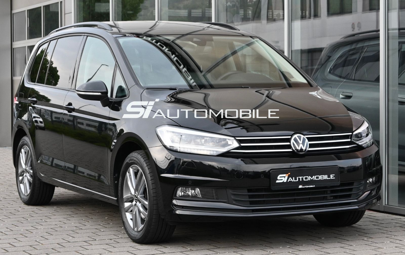 Fahrzeugabbildung Volkswagen Touran 1.5 TSI DSG °ACC°AHK°PANO°STHEIZ°DYNAUDI°