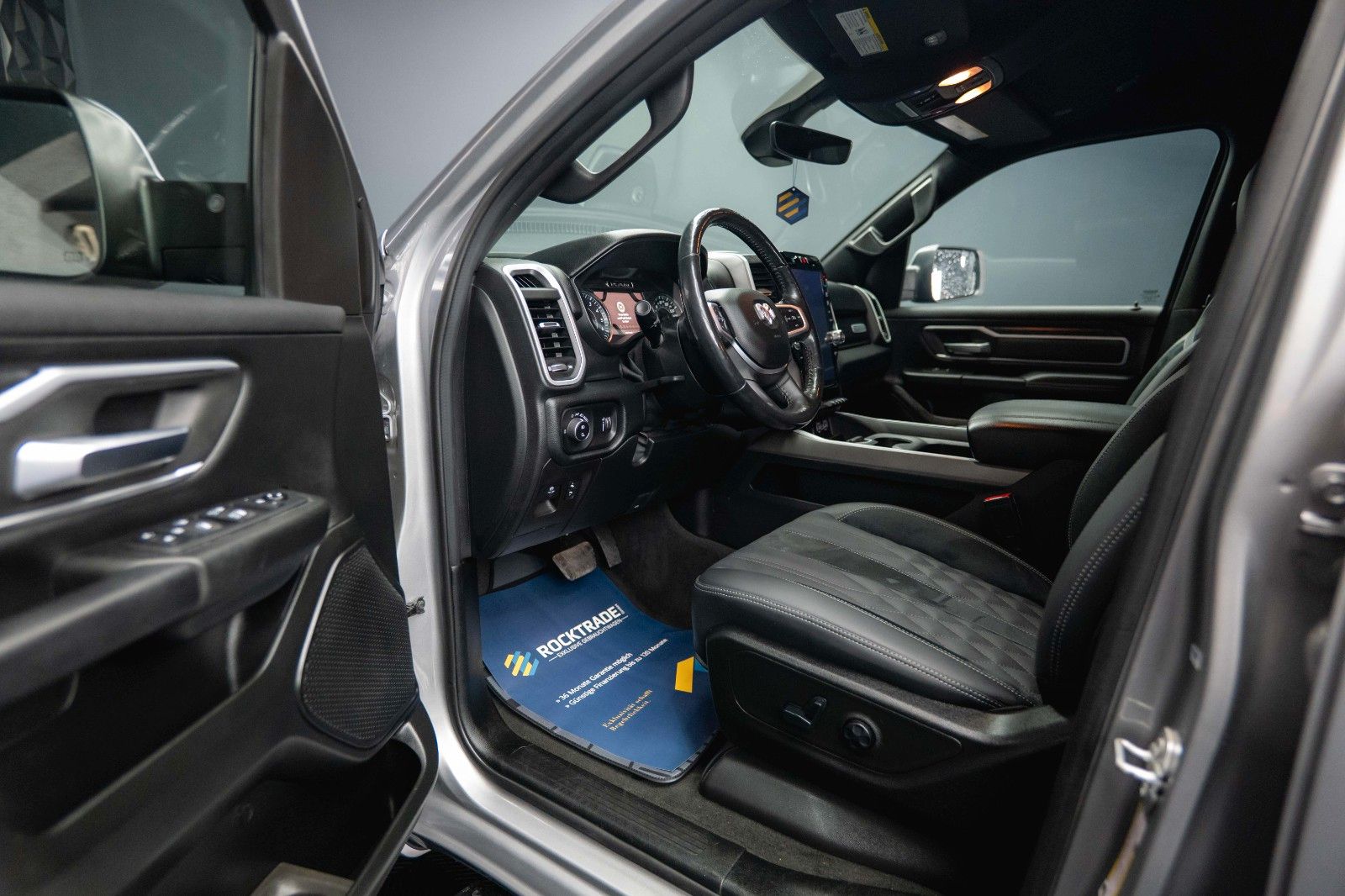 Fahrzeugabbildung Dodge RAM 5.7 V8 HEMI 4x4 Offroad Night Limited 19%