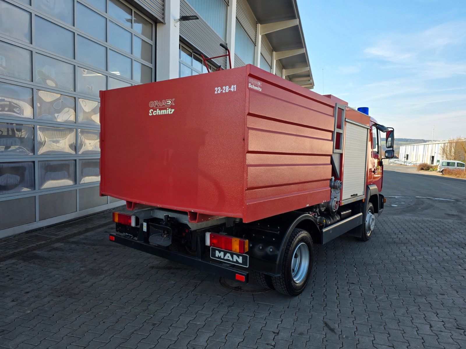Fahrzeugabbildung MAN LE 8.150 Schaum 2.500 Liter Schmitz SLF 25/25