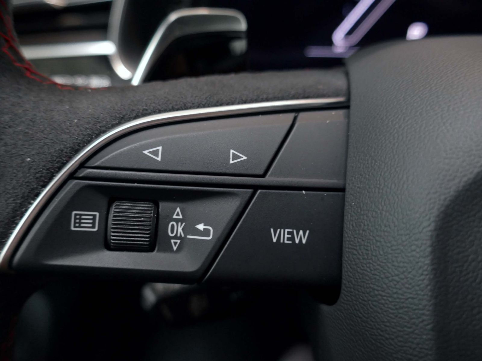 Fahrzeugabbildung Audi RS Q8 quattro 4.0 V8 441 kW | LED RFK AHK Navi