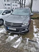 Volkswagen Vw tiguan 1.4 AUTOMARTIC tausch möglich - Volkswagen Tiguan mit Benzin-Antrieb: Limousine