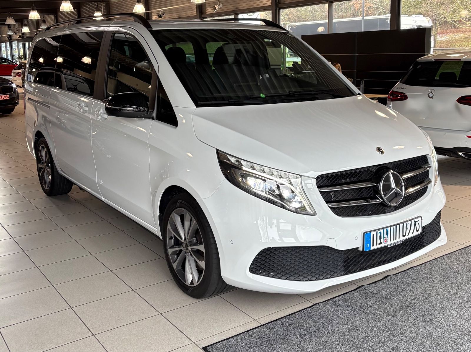 MERCEDES-BENZ V 300 d EDITION lang Standheizung AHK 7-Siter