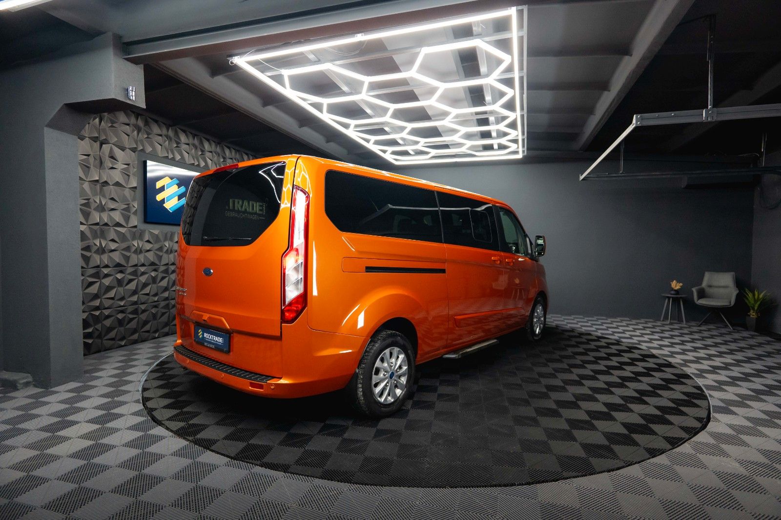 Fahrzeugabbildung Ford Tourneo Custom Kombi 320 L2 Trend Lang 9 Sitze