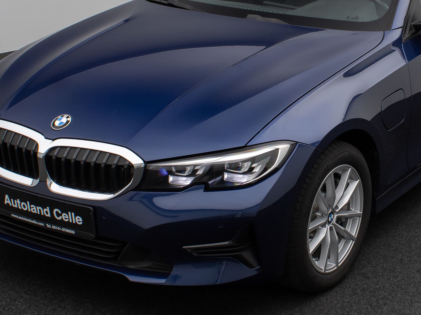 Fahrzeugabbildung BMW 330e  CockPitPro PDC Alarm Geschwindigkeitsreg