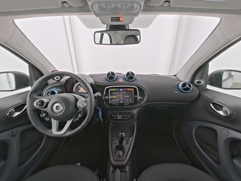 Fahrzeugabbildung Smart Smart fortwo EQ JBL*CARBON-OPTIK*KAMERA*LED*22KW