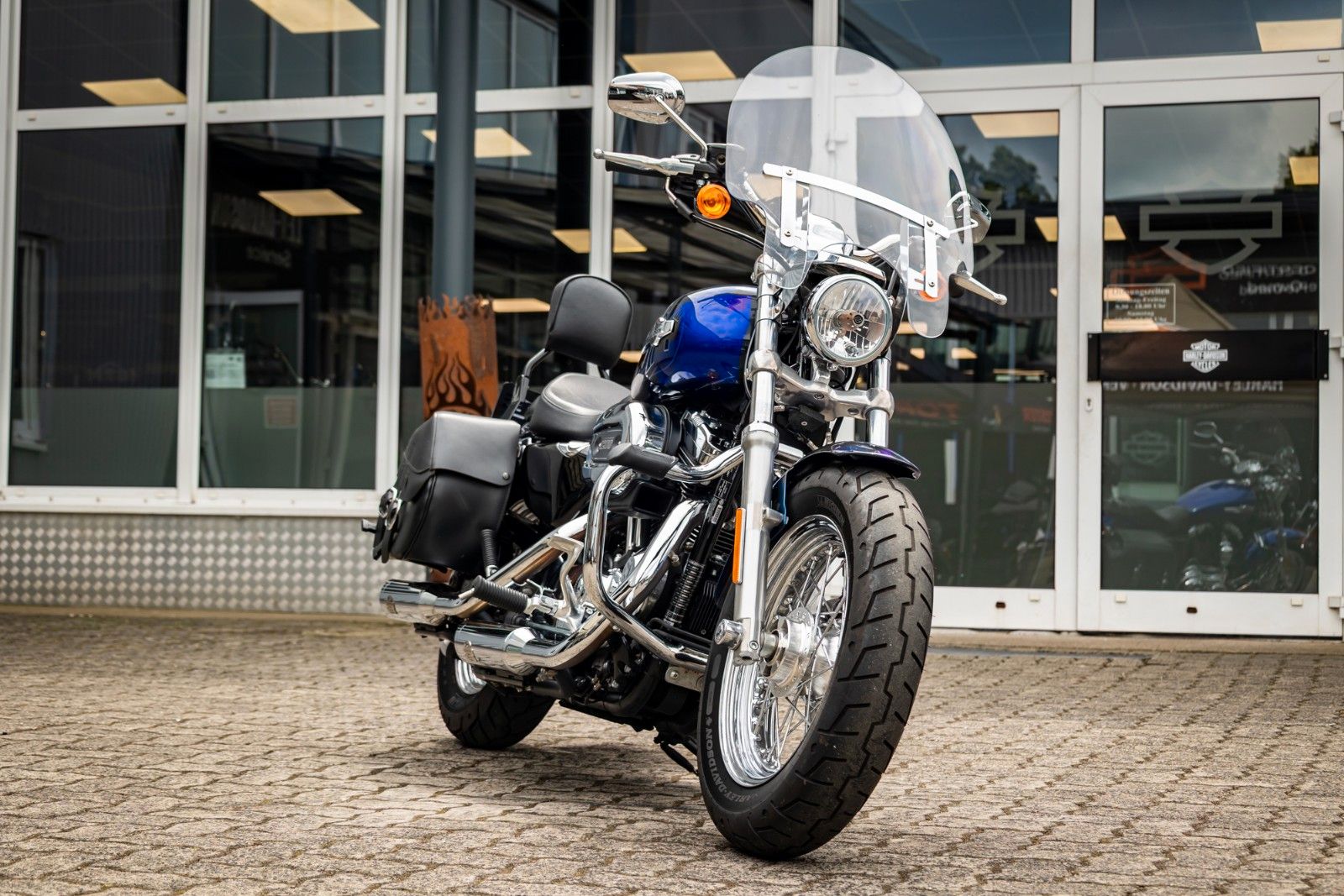Fahrzeugabbildung Harley-Davidson Sportster XL1200C Custom - JEKILL&HYDE -