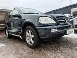 Mercedes-Benz ML 500 - Mercedes ML 500 mit Schiebedach
