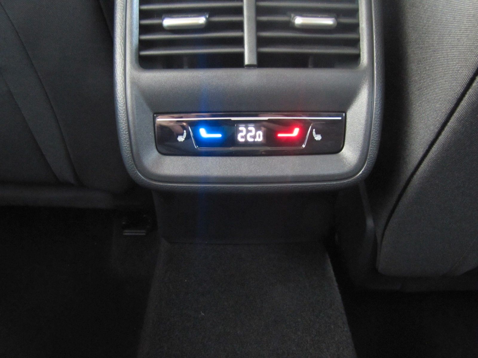 Fahrzeugabbildung SKODA Superb Combi Selection 2.0 TDI 193PS 4x4 DSG