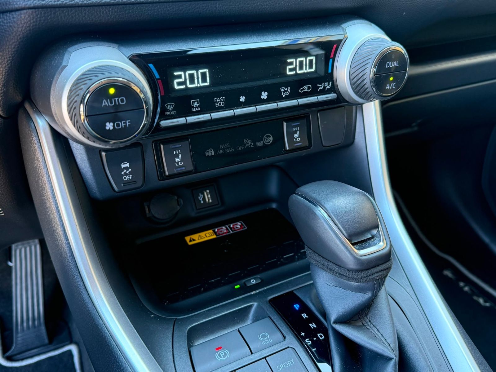 Toyota RAV4 Hybrid **LEDER** foto 9