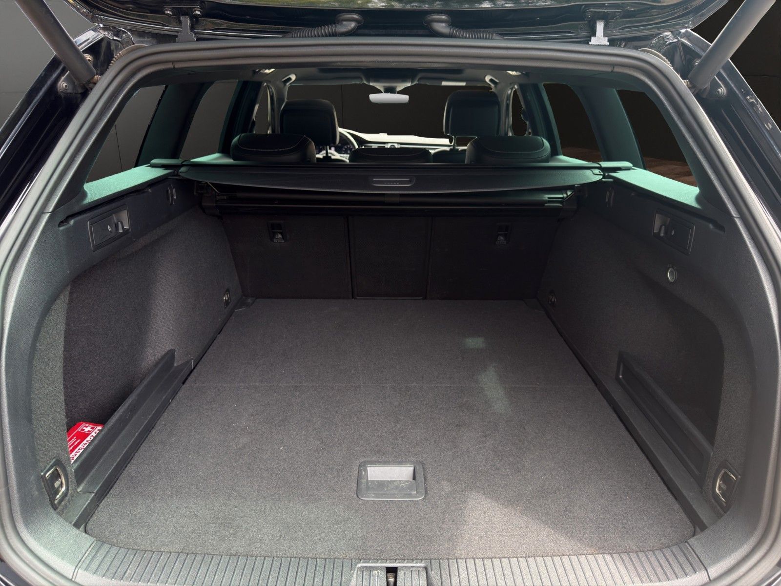 Fahrzeugabbildung Volkswagen Passat Variant *R-Line*Pano*DYNAUDIO*Virt.Cock*
