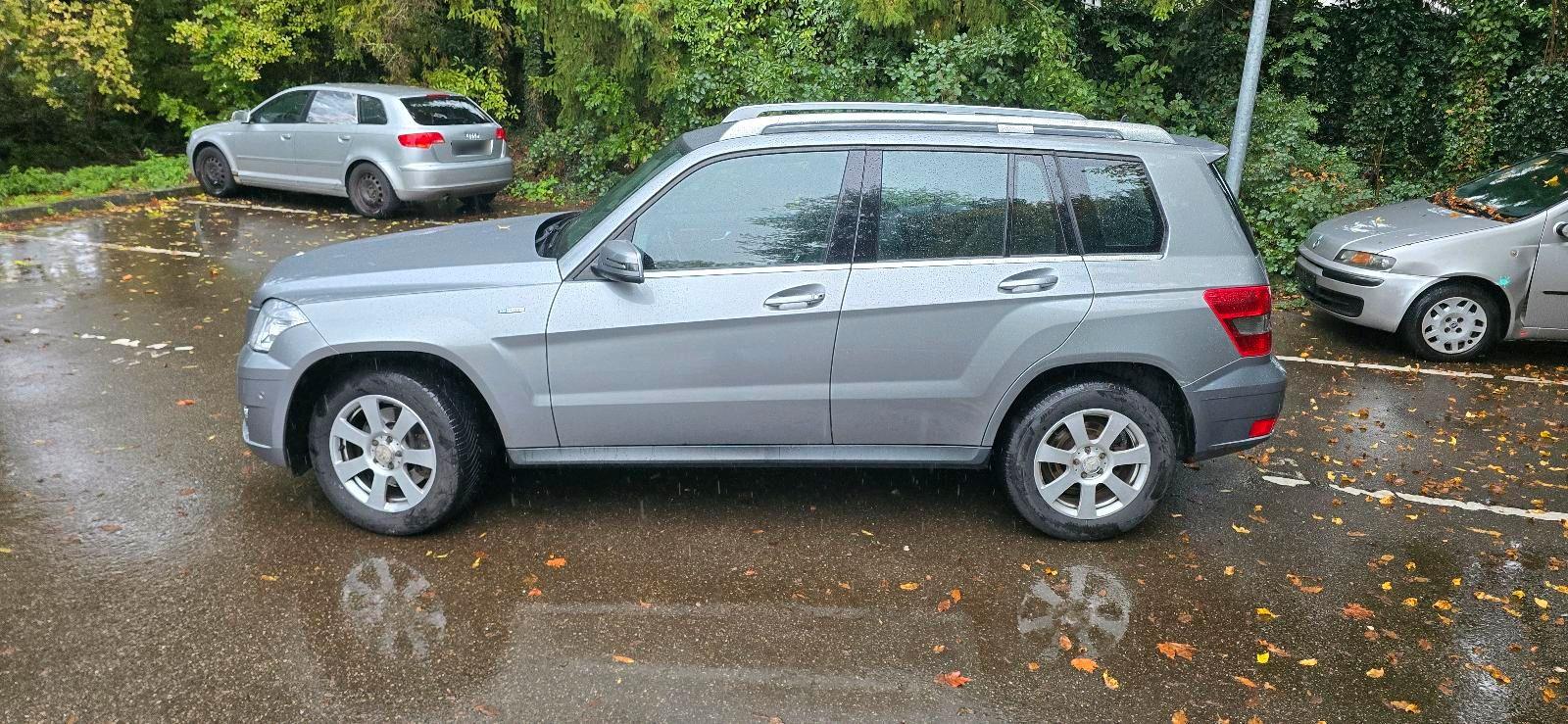 Mercedes-Benz GLK220 2011 — rear view