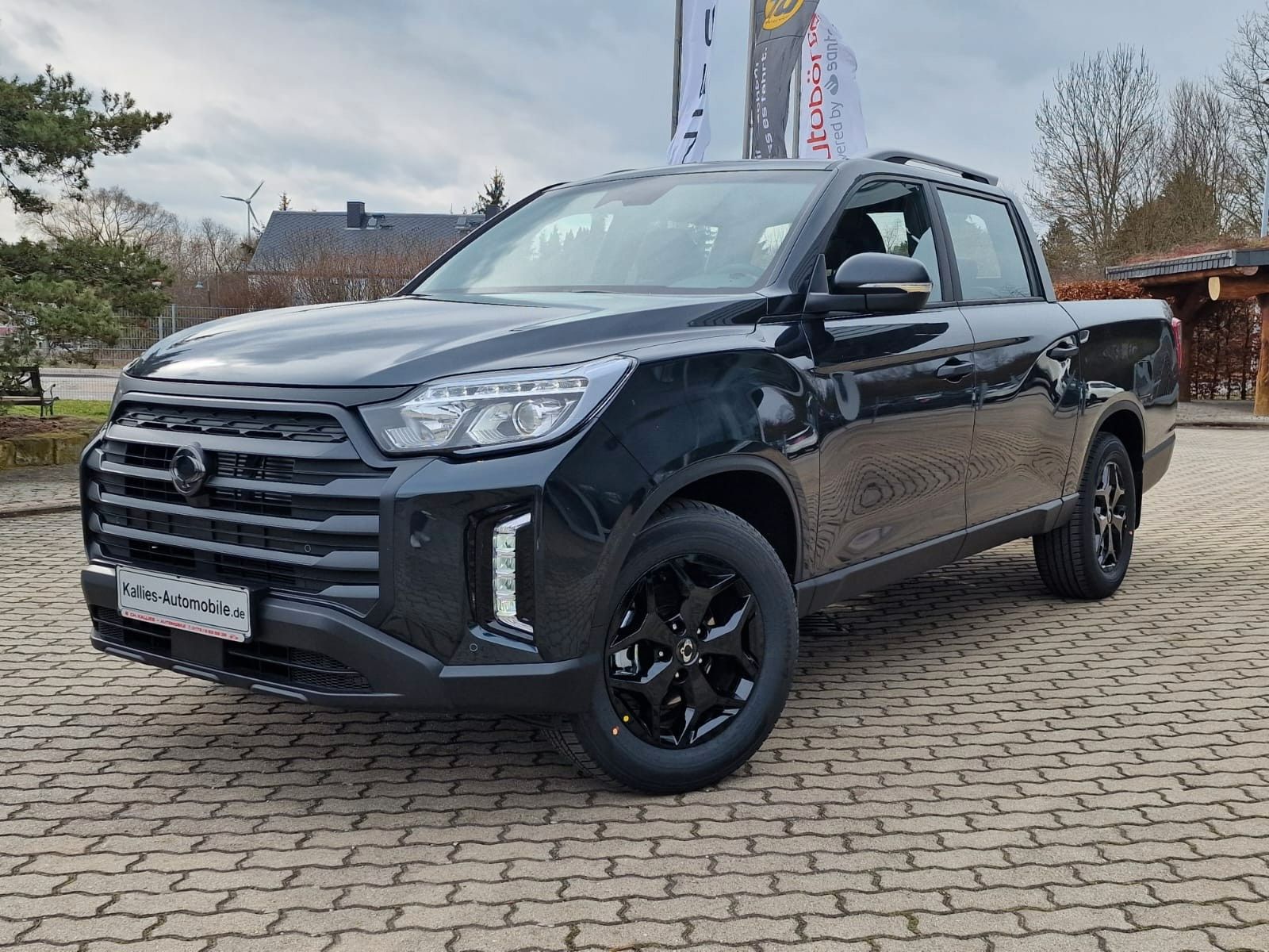 Fahrzeugabbildung Ssangyong Musso Grand 2.2d AT 4x4 BLACK XENON+SD+HARDTOP
