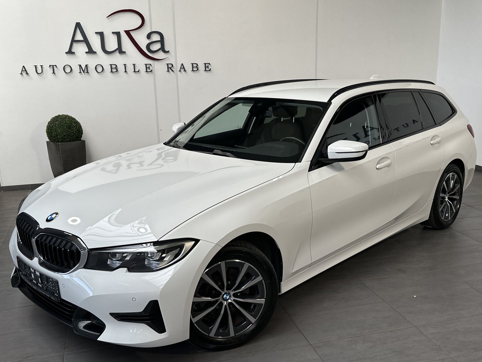 Fahrzeugabbildung BMW 320d Touring xDrive Sport-Line NAV+LED+AHK+HIFI