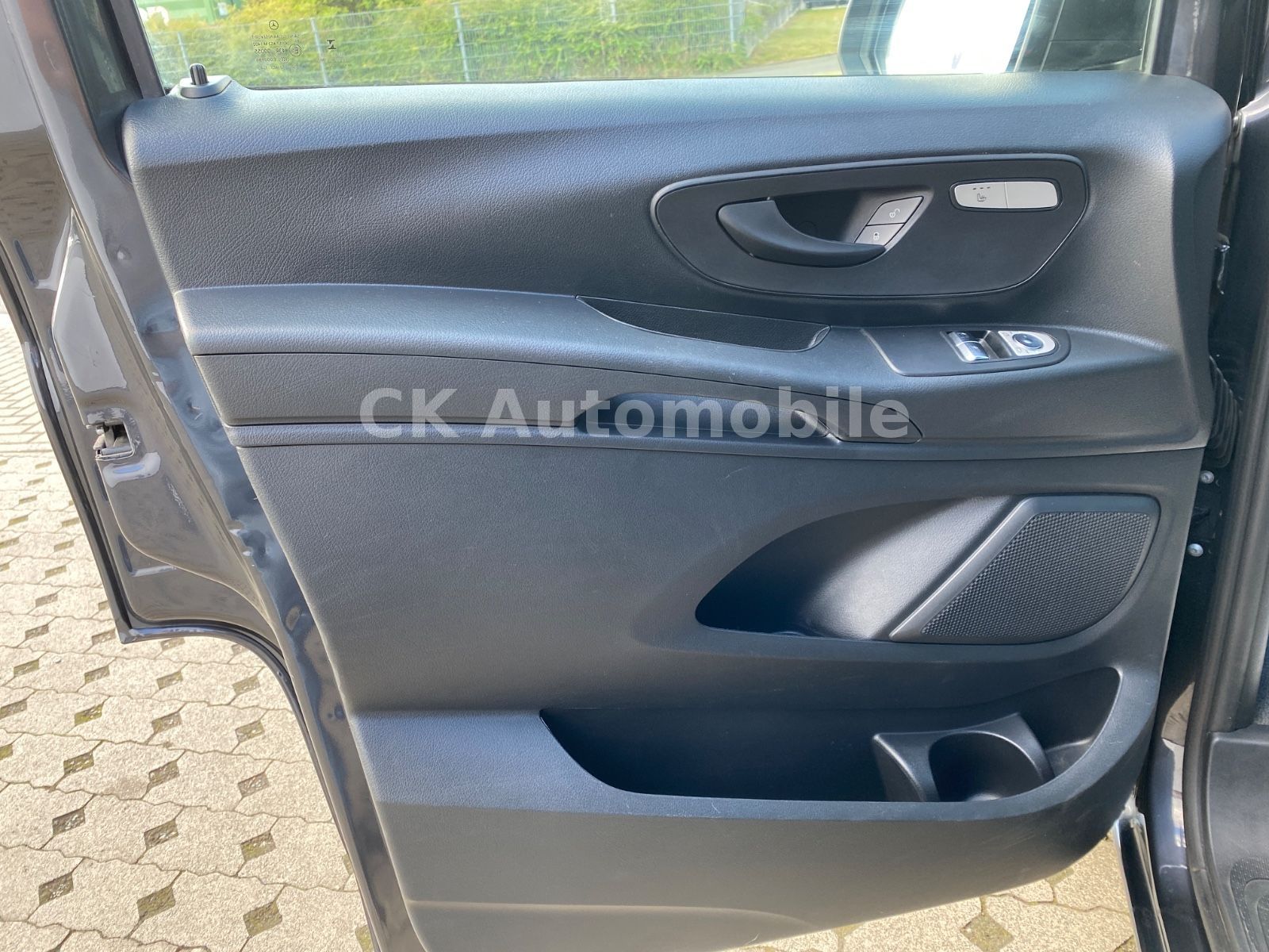 Fahrzeugabbildung Mercedes-Benz Mercedes-Benz Vito Mixto 124 lang Autom./5 Sitze