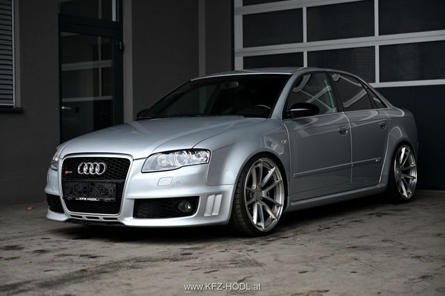 Audi RS4 4.2 V8 quattro