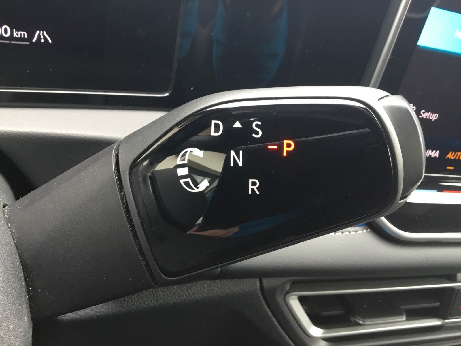 Fahrzeugabbildung Volkswagen Tiguan 2.0 TDI DSG 4M R-Line+AHK+20"+Matrix+Pano