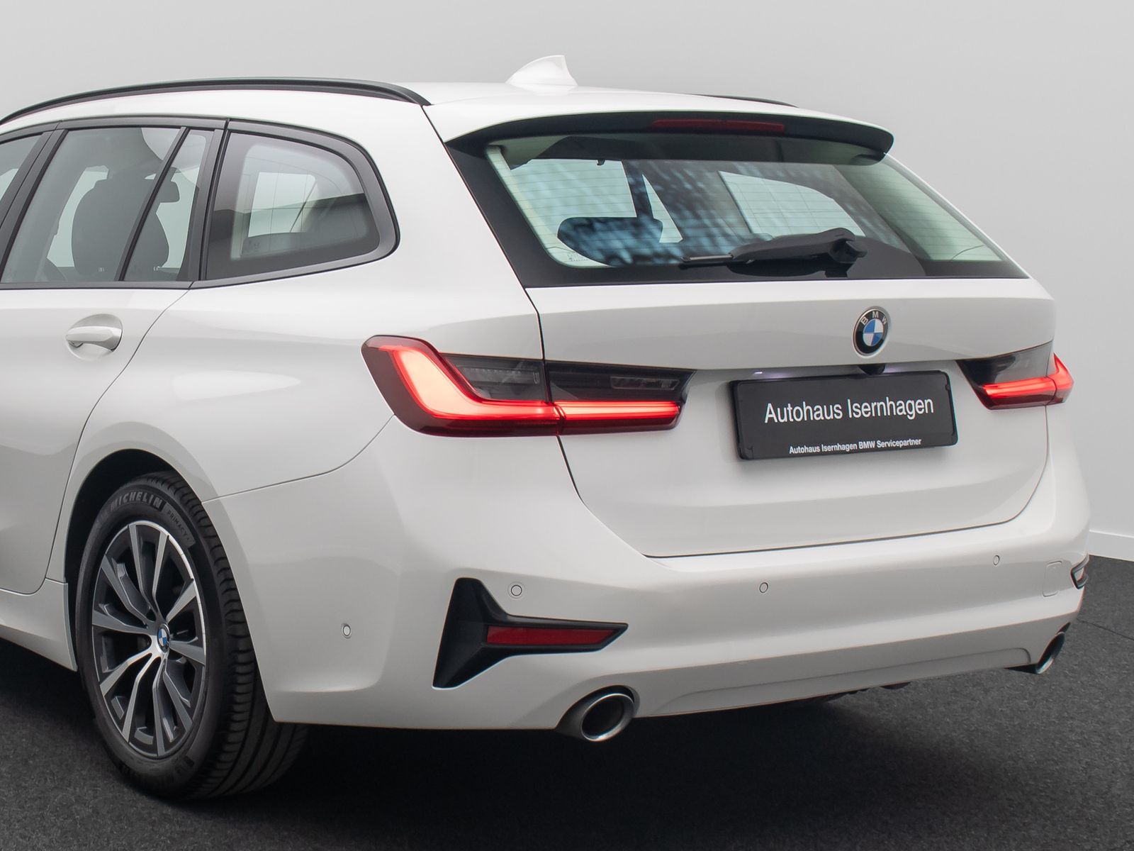 Fahrzeugabbildung BMW 330i AHK Kamera DAB Laser Panorama M Sport HIFi