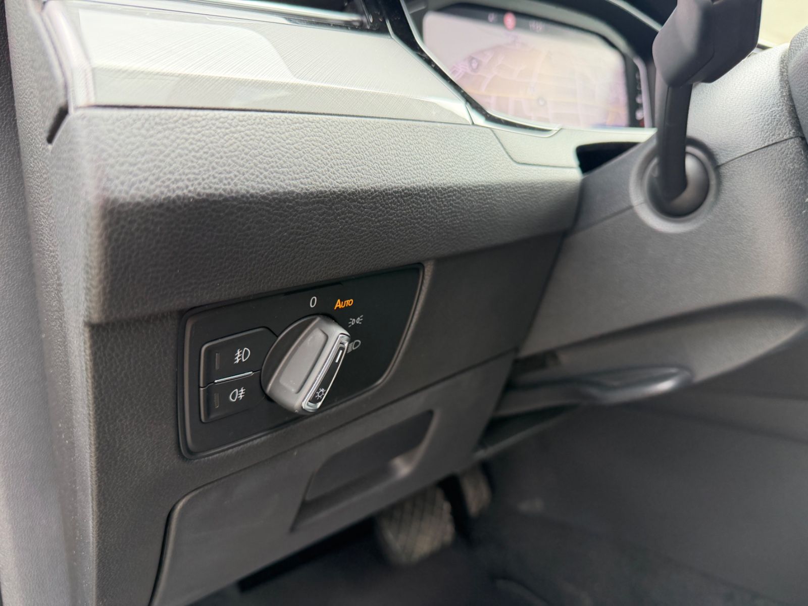 Fahrzeugabbildung Volkswagen Passat Business/AHK/Pano/LED/R-Cam/CarPlay/NAVI