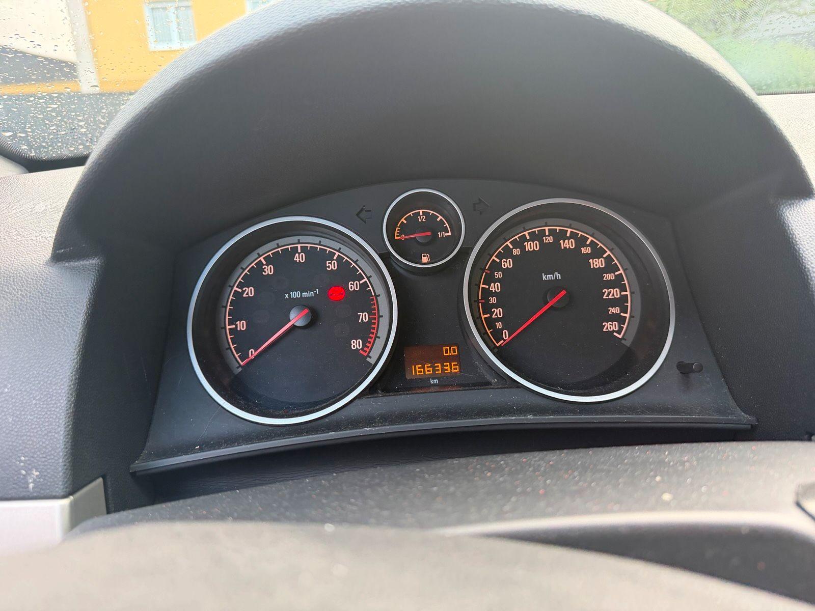 Opel Astra 2007 — interior