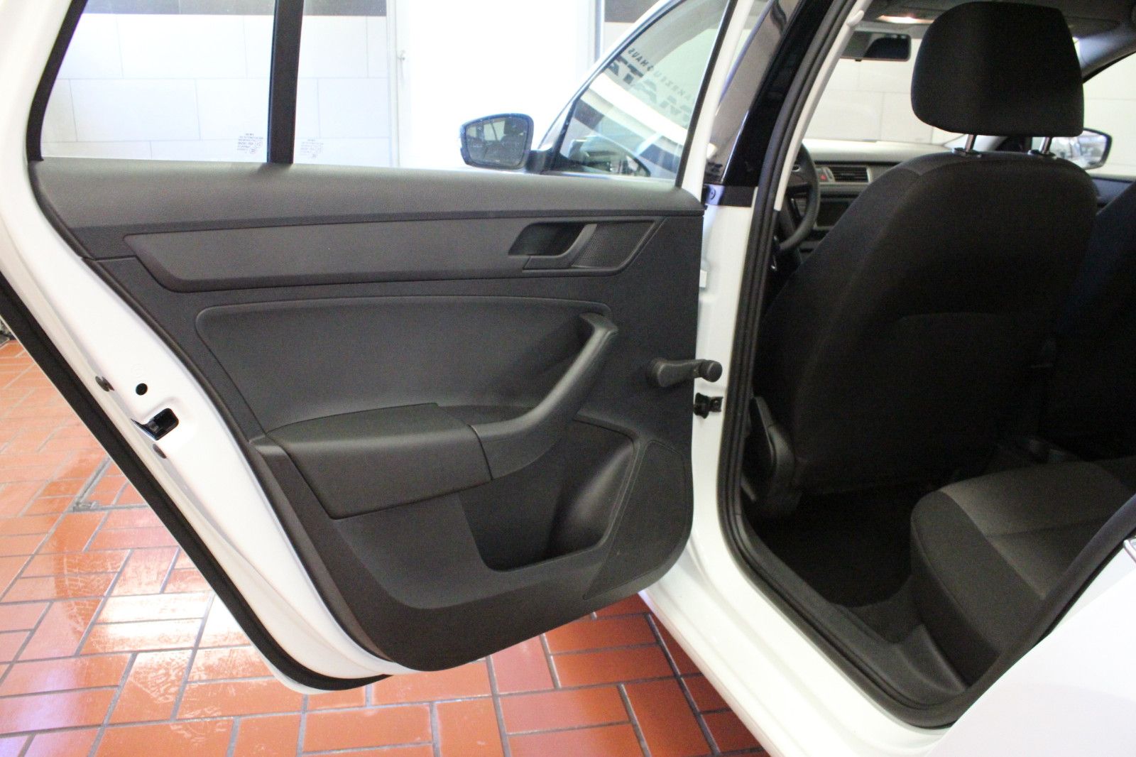 Fahrzeugabbildung SKODA Rapid 1.2 TSI Cool Edition Spaceback Allwetterre