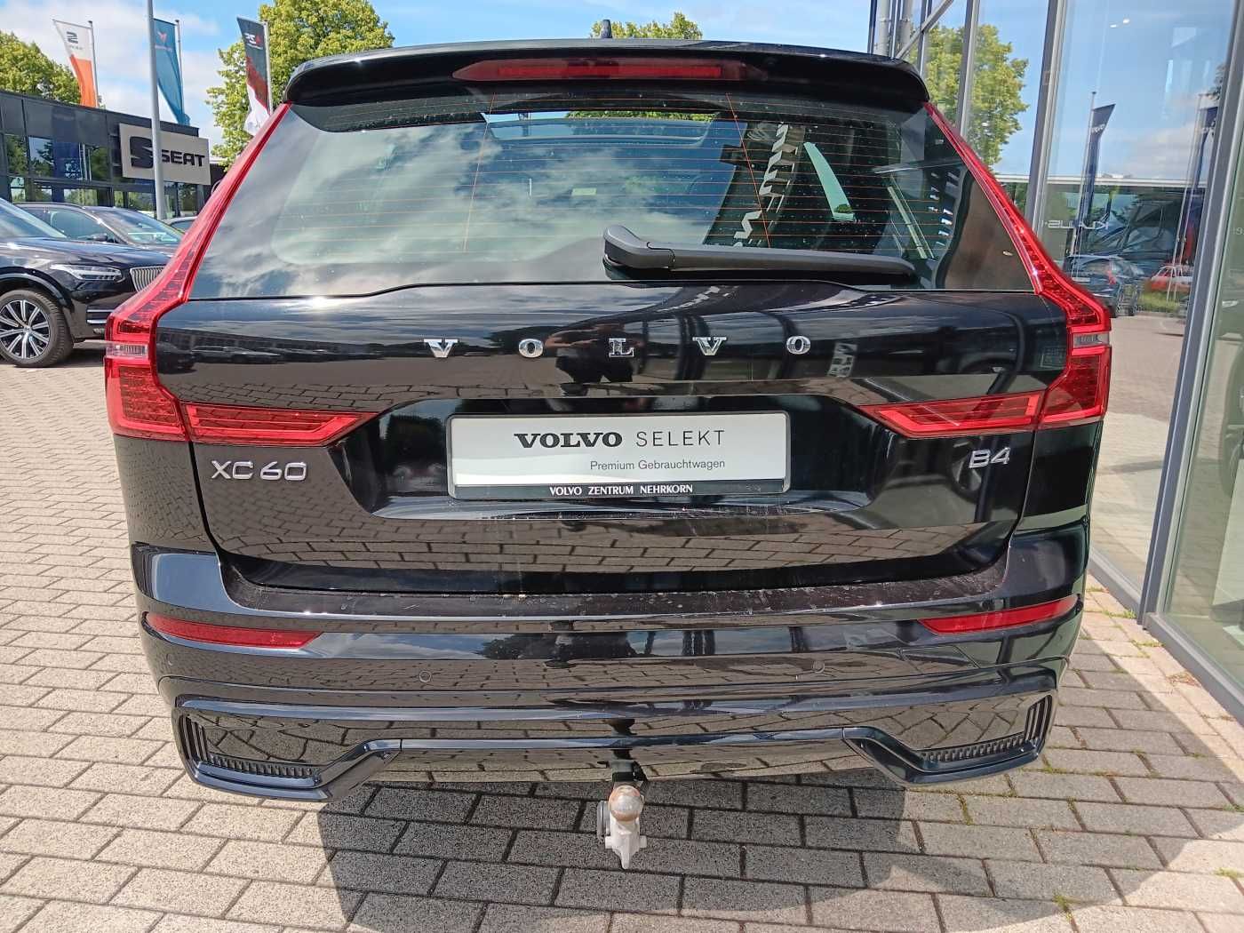 Fahrzeugabbildung Volvo XC60 B4 D 2WD R-Design 'AHK, ACC'