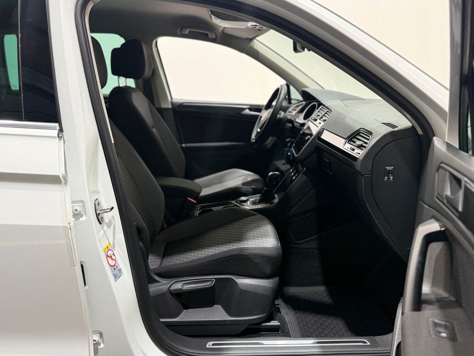 Fahrzeugabbildung Volkswagen Tiguan Comfortline DSG-4Motion-Full Link