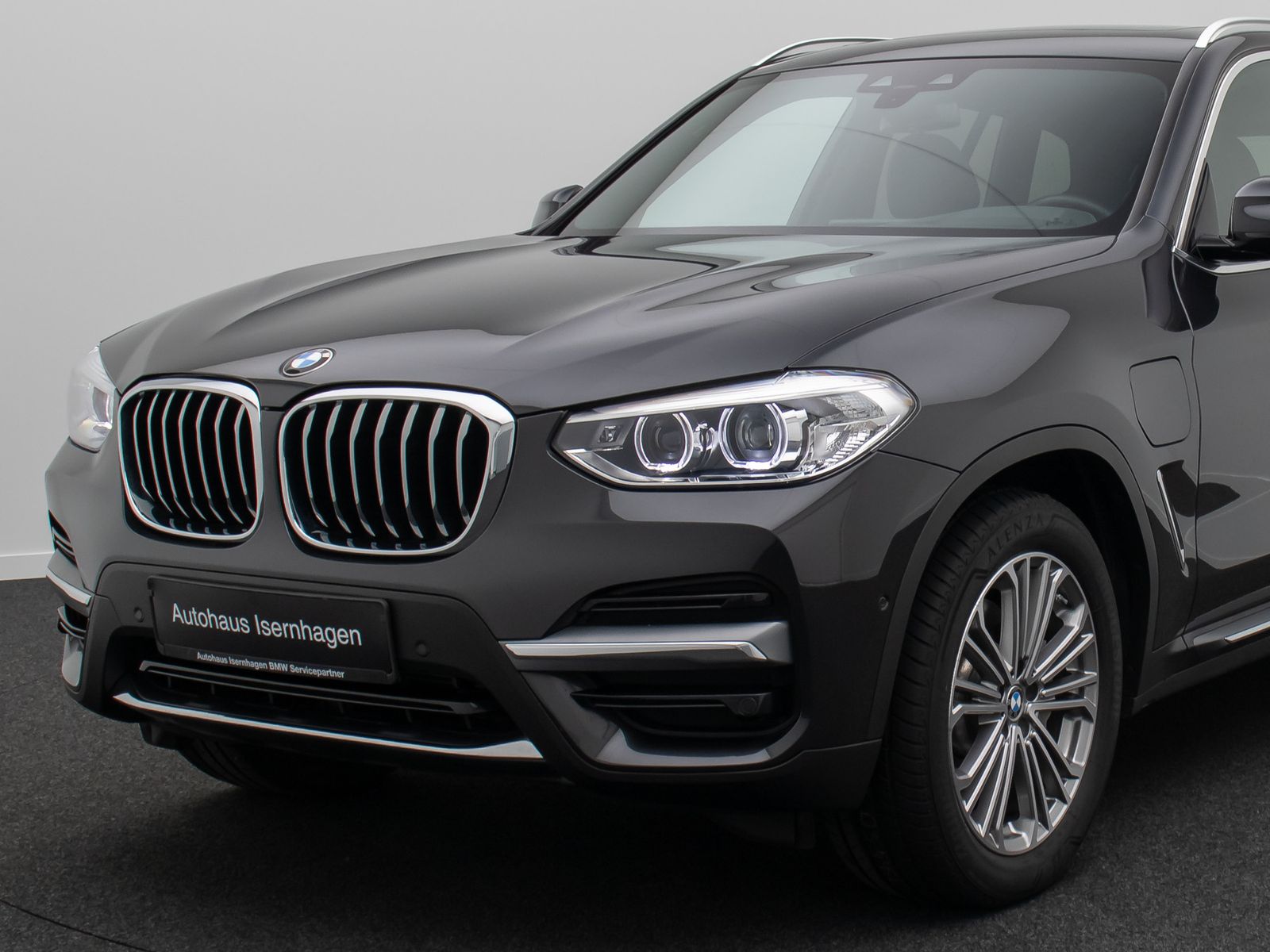 Fahrzeugabbildung BMW X3 xD30e LuxuryLine HUD DAB HiFi Panorama 19Zoll