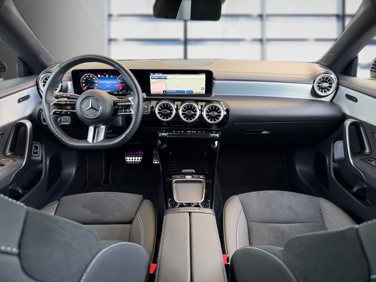 Fahrzeugabbildung Mercedes-Benz CLA 200 SB AMG+AHK+NIGH+MULTIB+360+DIST+KEYL+LHZ