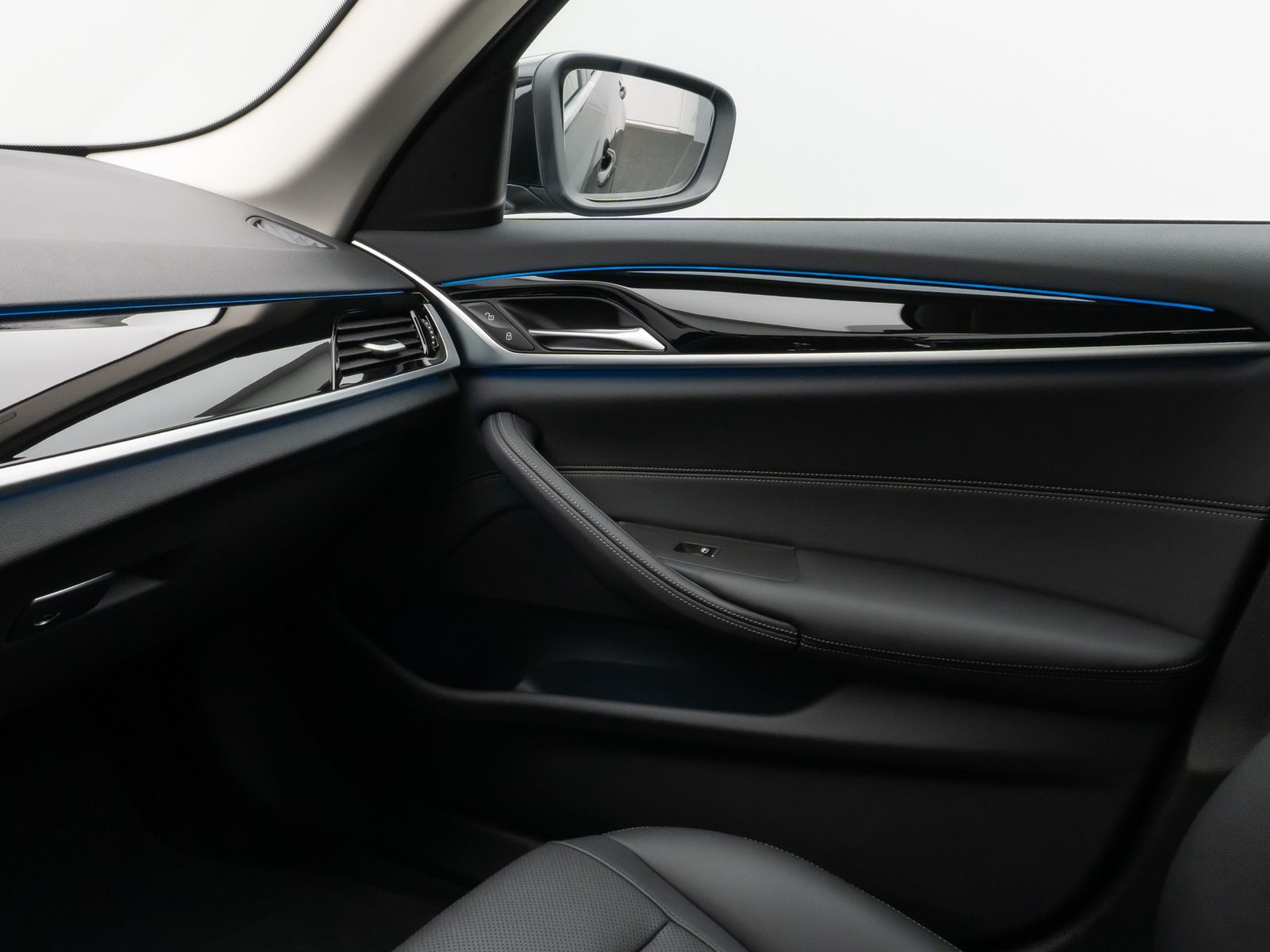 Fahrzeugabbildung BMW 530e Kamera Laser HUD DAB AHK Komfort AlarmLeder