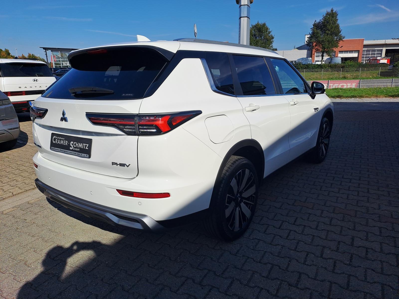 Mitsubishi Outlander Plug-In Hybrid 2.4 4WD Intro Edition