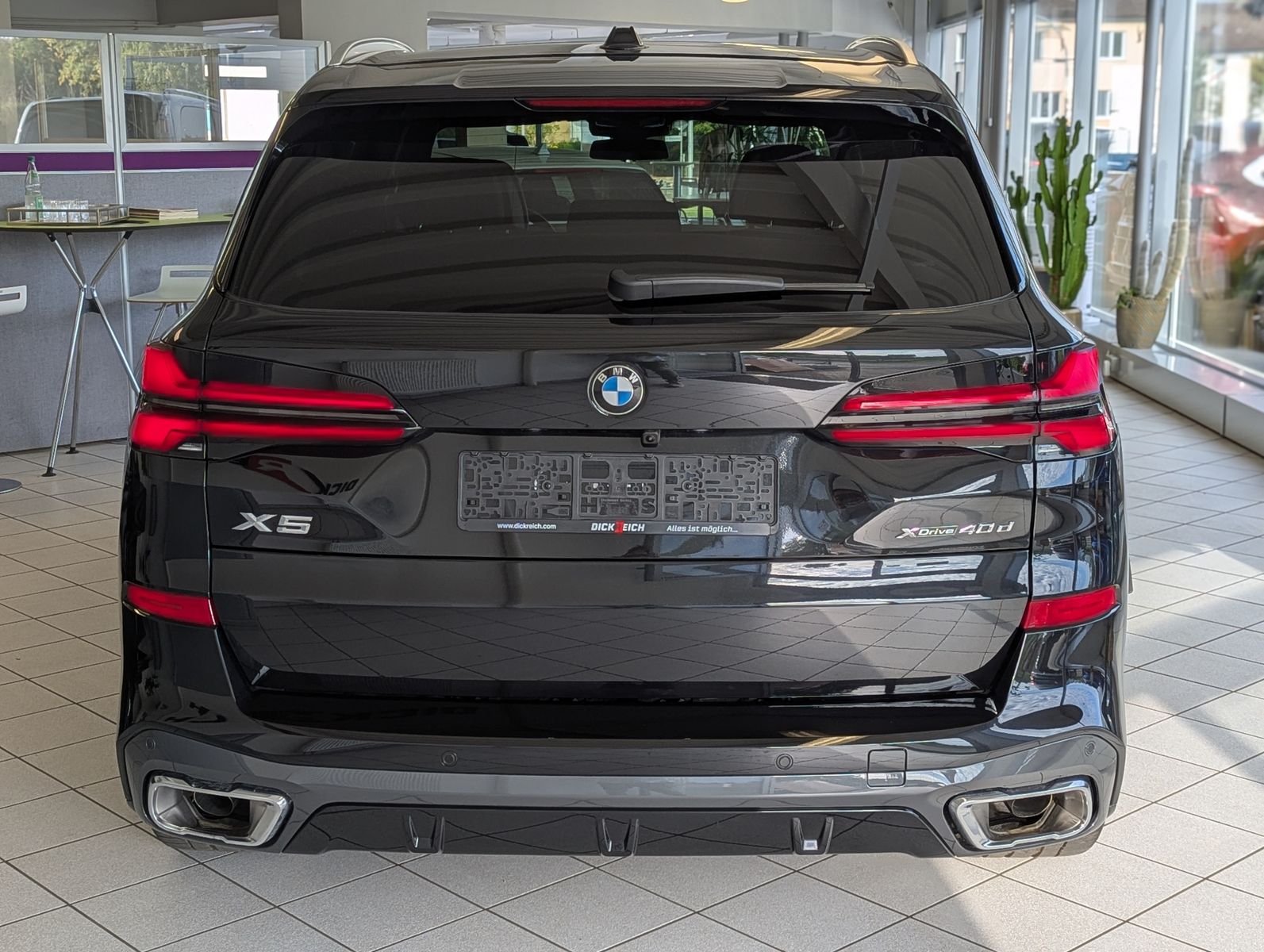 Fahrzeugabbildung BMW X5 40 d xD M-Sport Innov. Travel Merino AHK 21"