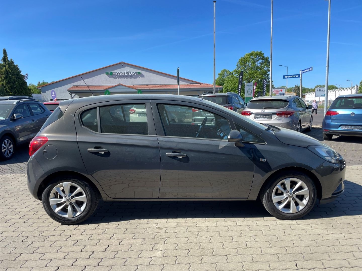 Fahrzeugabbildung Opel Corsa-e Klima Bluetooth Tempomat Lichtsensor